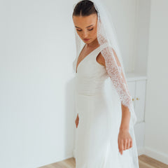 PAIGE. single tier veil, wide lace trim.