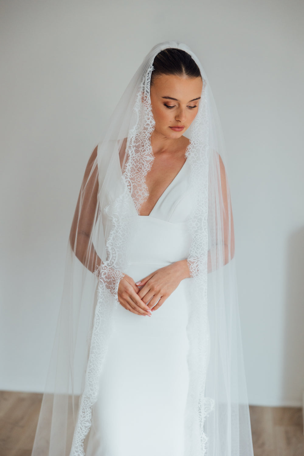 PAIGE. single tier veil, wide lace trim.