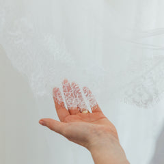 PAIGE. single tier veil, wide lace trim.