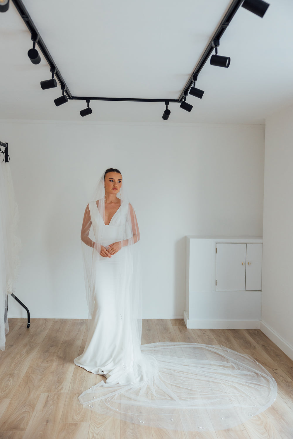 TAMSIN. single tier veil, pearl detail.