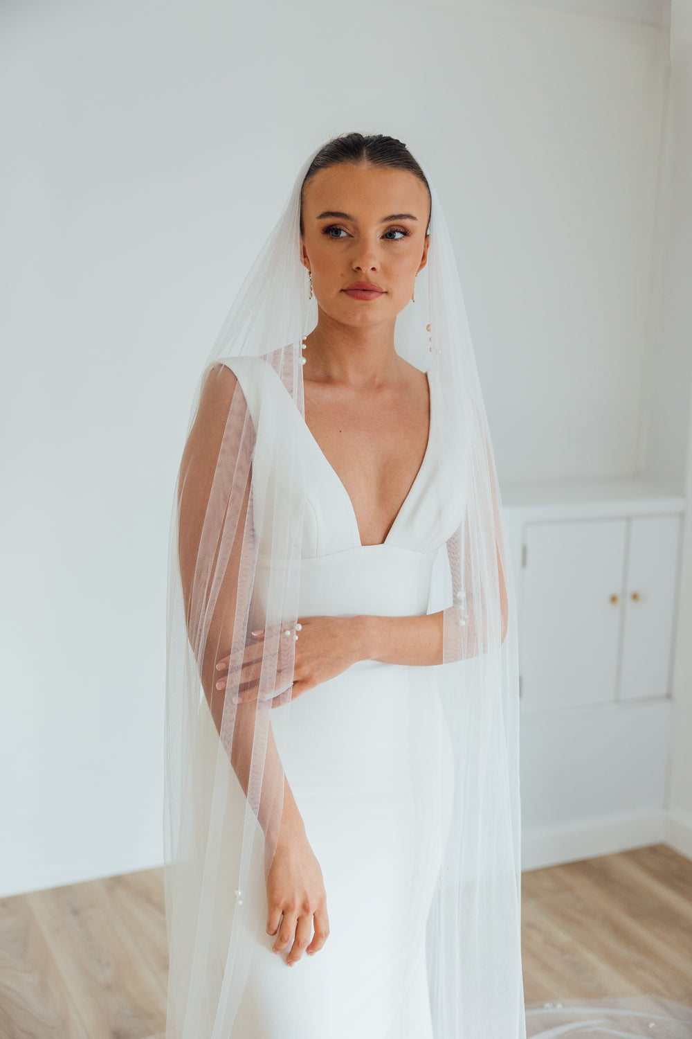 TAMSIN. single tier veil, pearl detail.