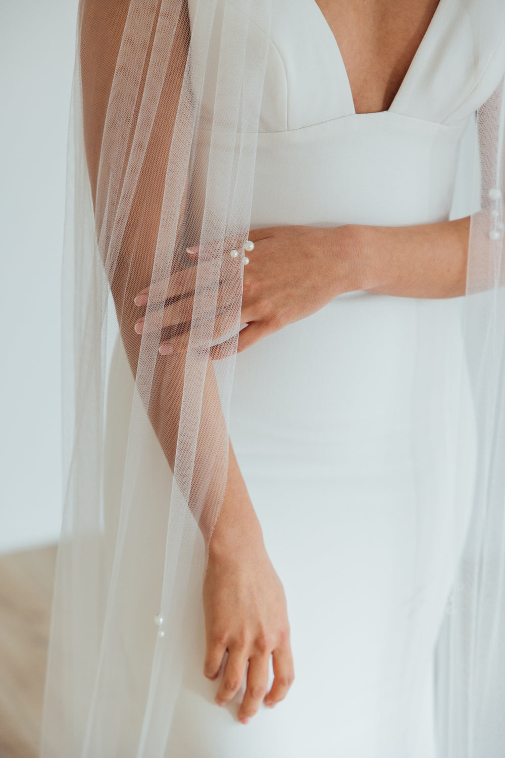 TAMSIN. single tier veil, pearl detail.