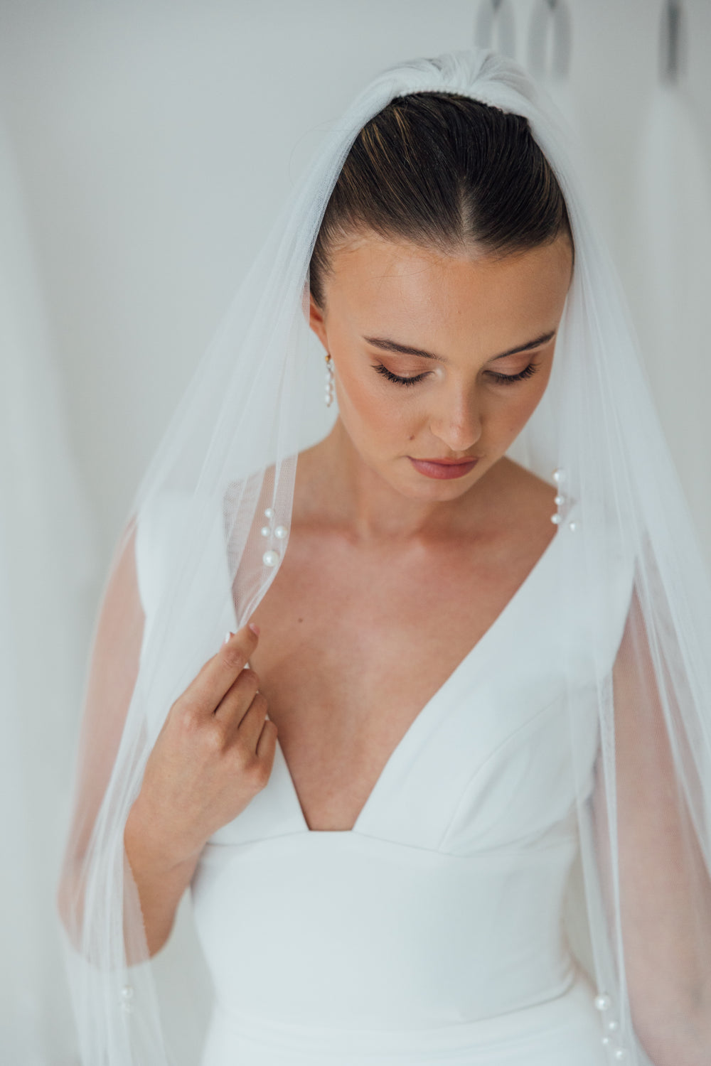 TAMSIN. single tier veil, pearl detail.