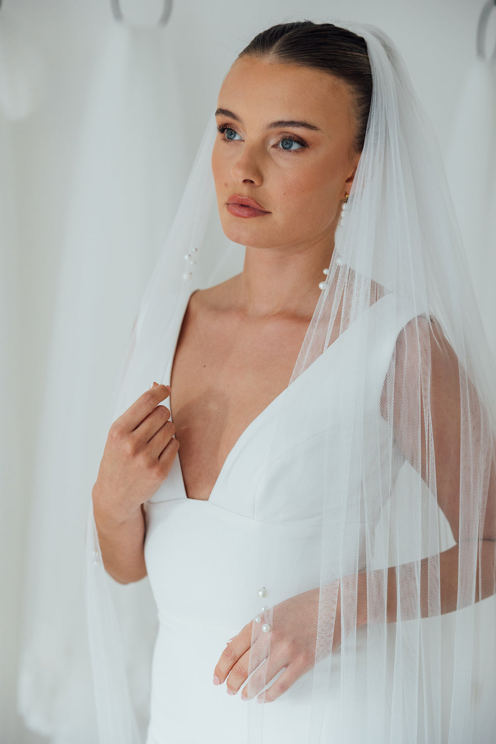 TAMSIN. single tier veil, pearl detail.