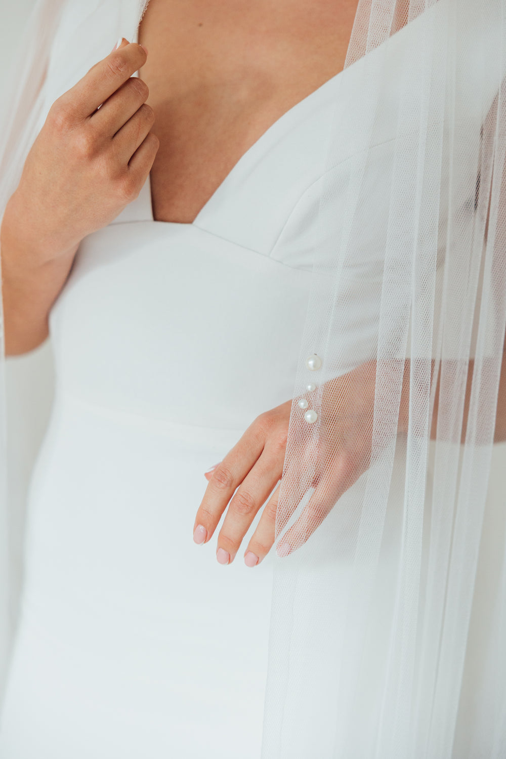 TAMSIN. single tier veil, pearl detail.