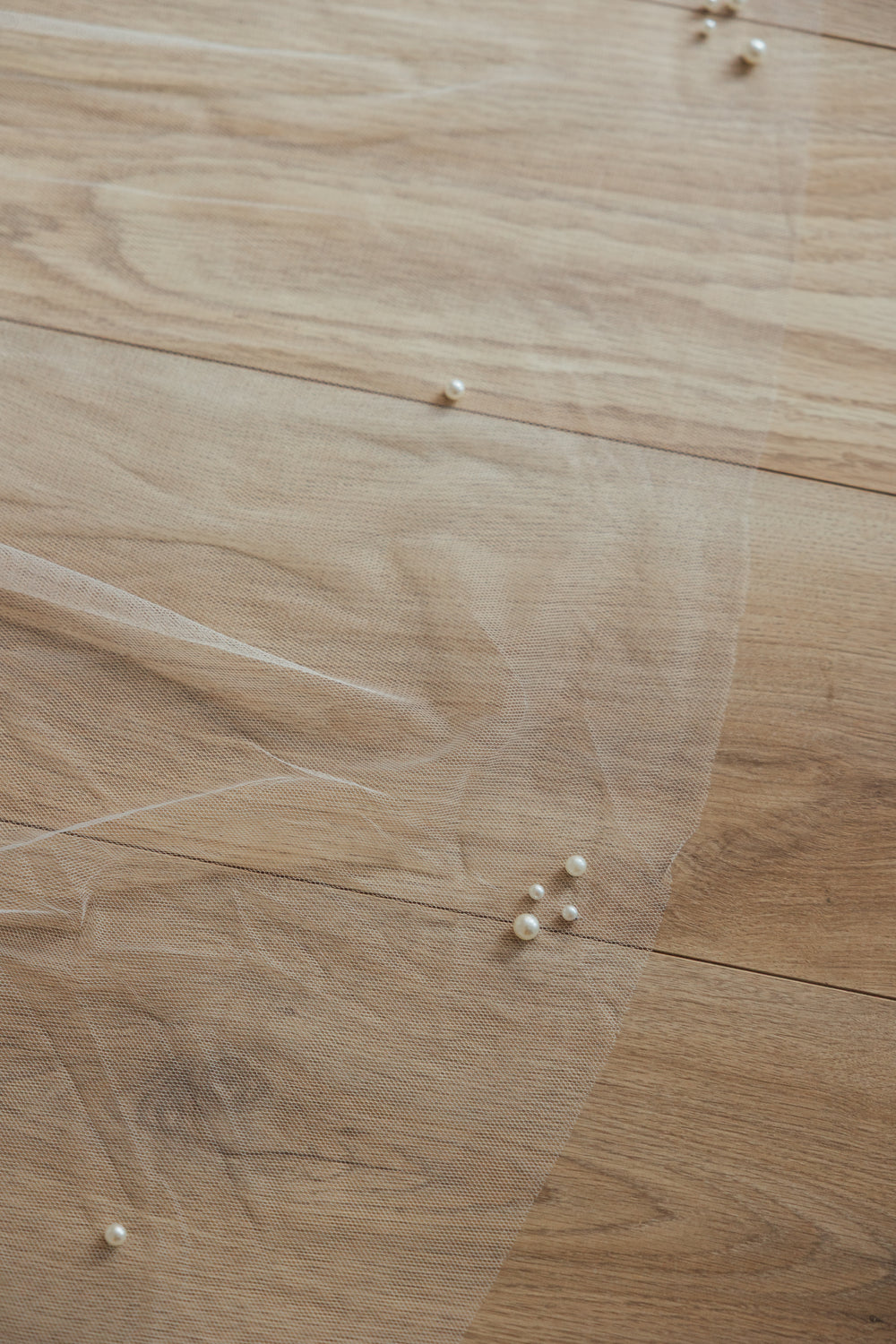 TAMSIN. single tier veil, pearl detail.