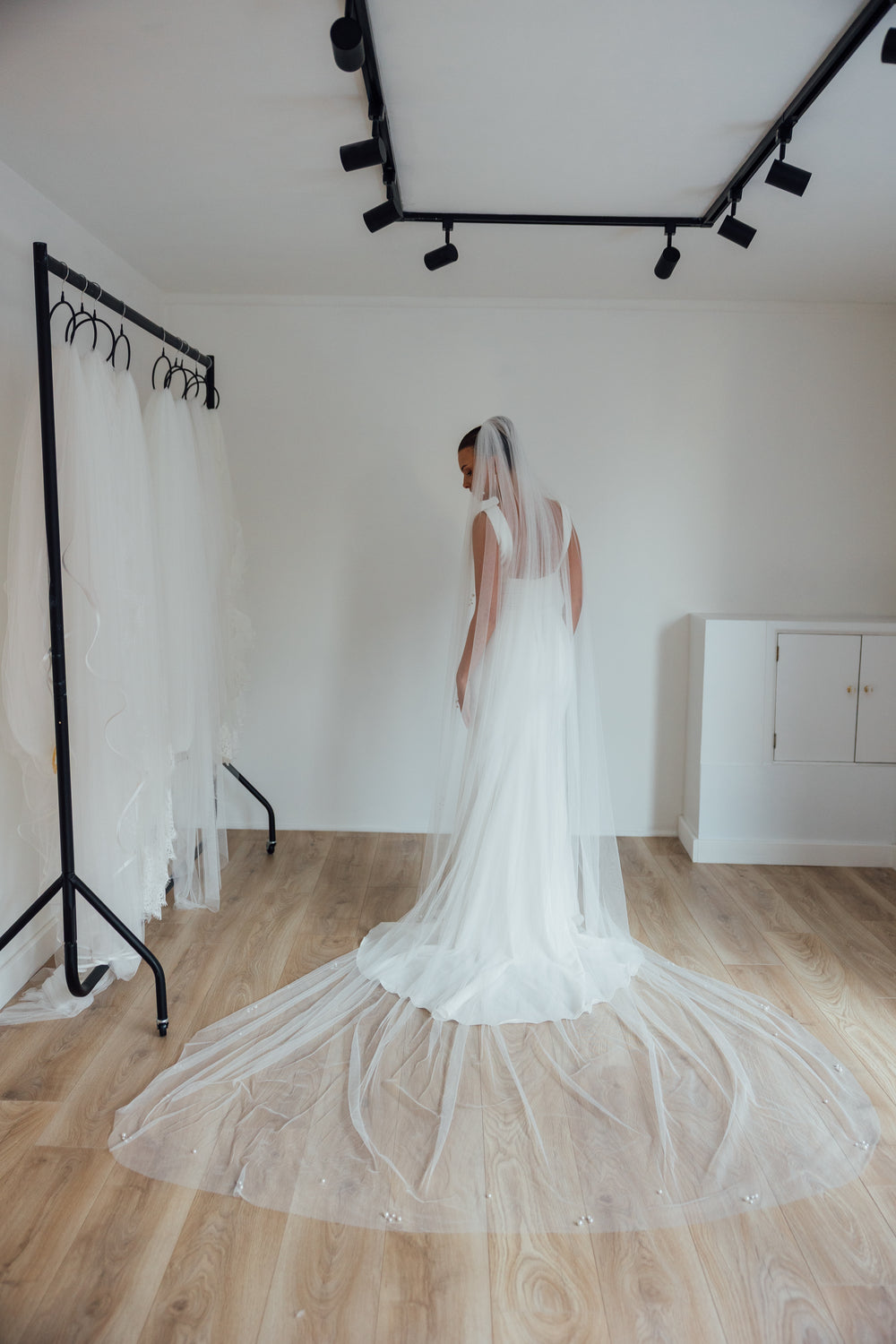 TAMSIN. single tier veil, pearl detail.