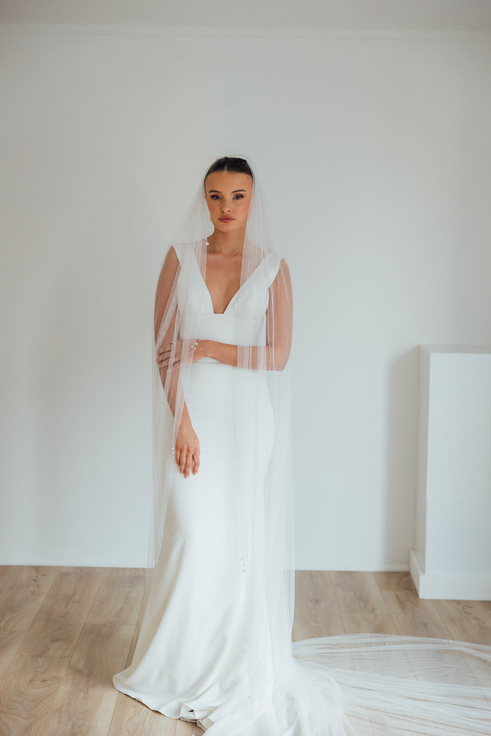 TAMSIN. single tier veil, pearl detail.