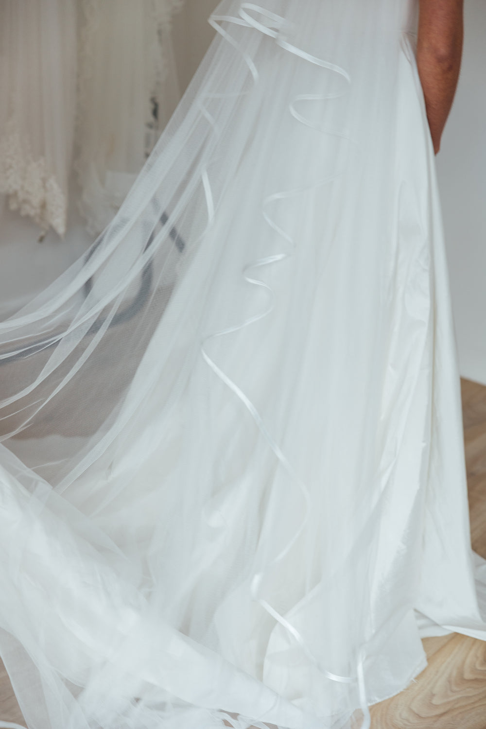 KATE. blusher veil, ribbon edge.