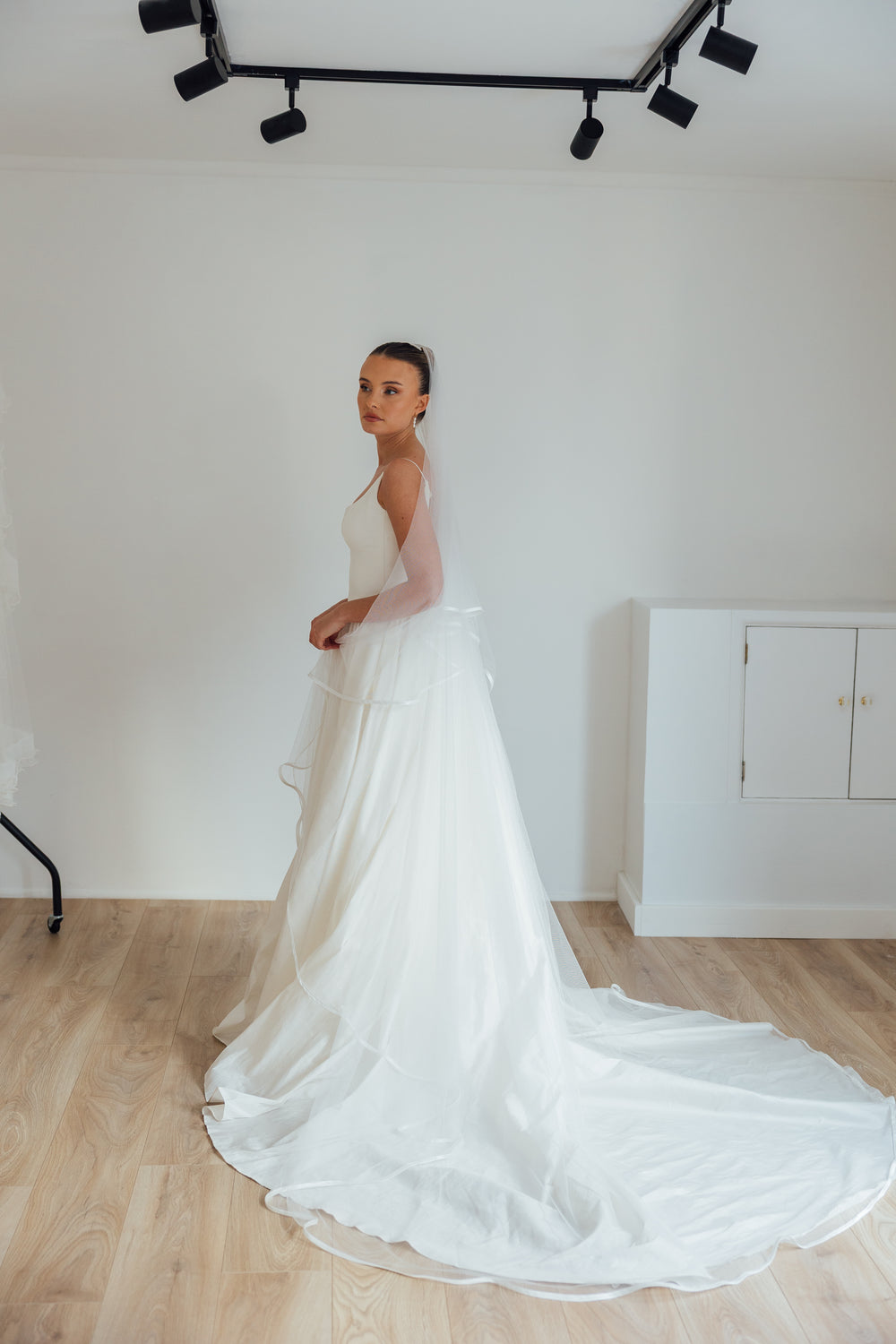 KATE. blusher veil, ribbon edge.