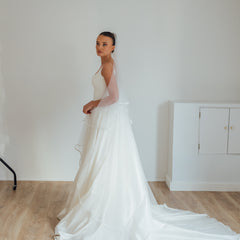 KATE. blusher veil, ribbon edge.