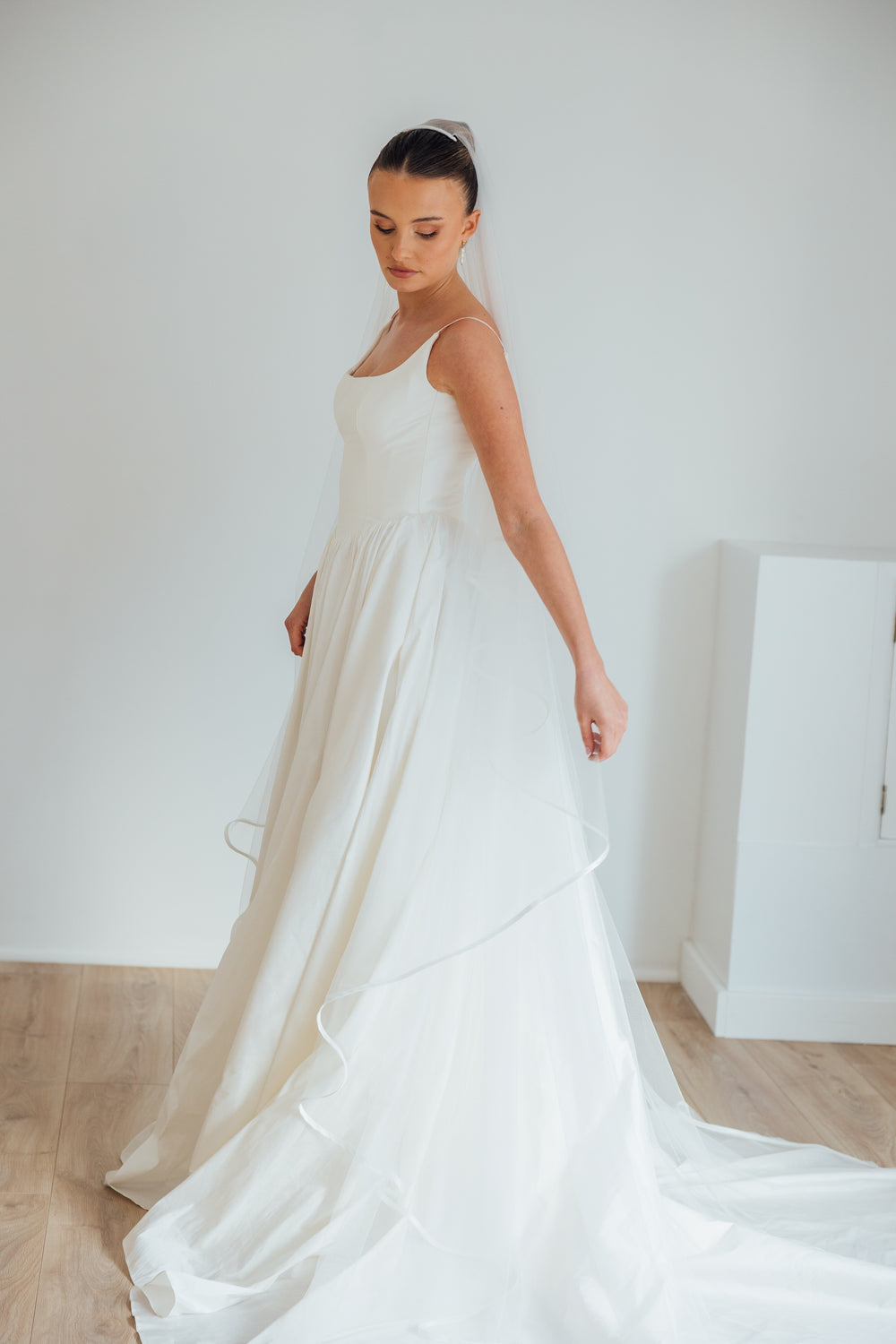 KATE. blusher veil, ribbon edge.