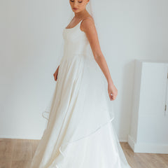 KATE. blusher veil, ribbon edge.