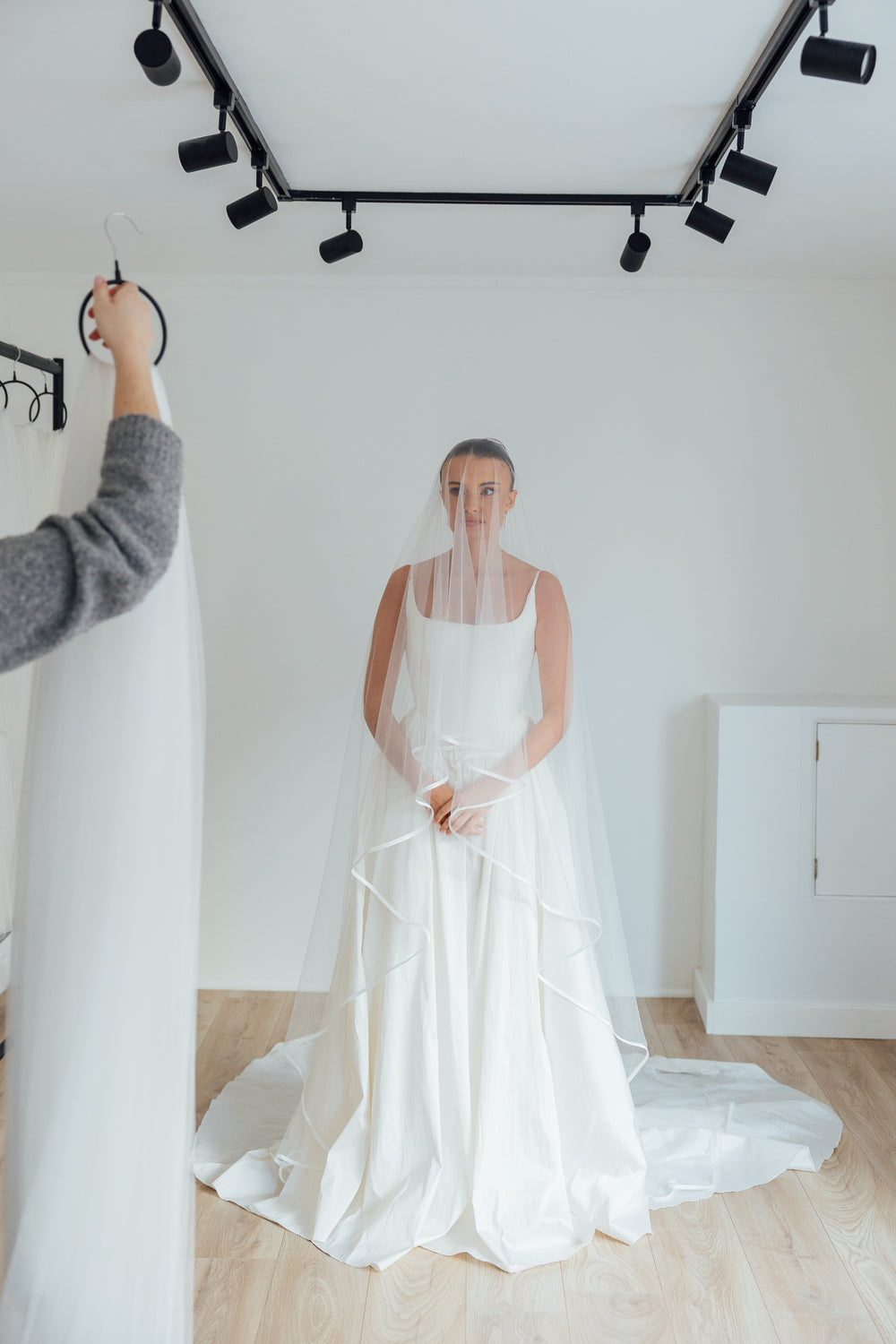 KATE. blusher veil, ribbon edge.