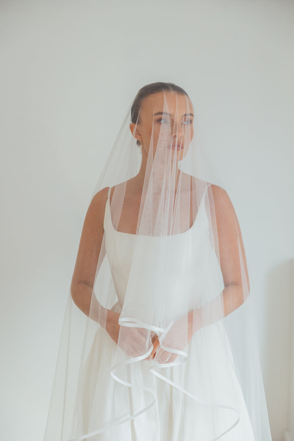 KATE. blusher veil, ribbon edge.