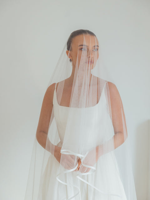 KATE. blusher veil, ribbon edge.