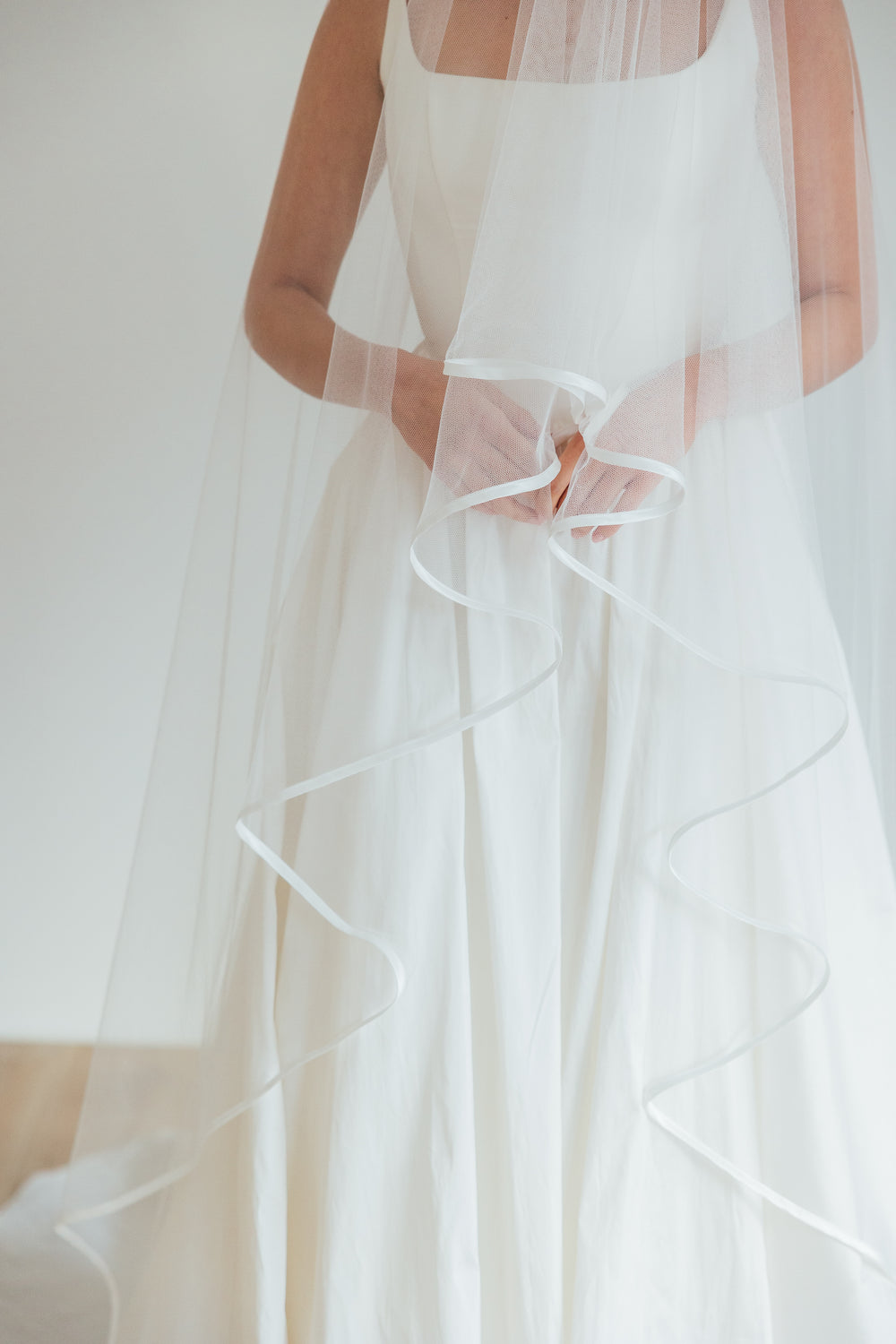 KATE. blusher veil, ribbon edge.