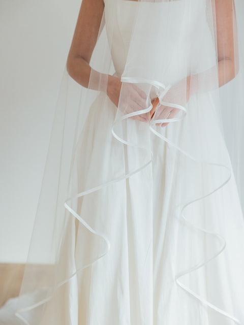 KATE. blusher veil, ribbon edge.