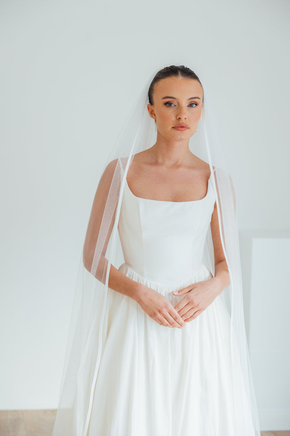 KATE. single tier veil, ribbon trim.