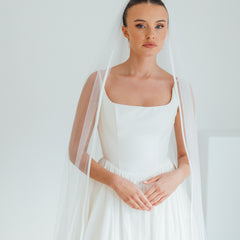 KATE. single tier veil, ribbon trim.