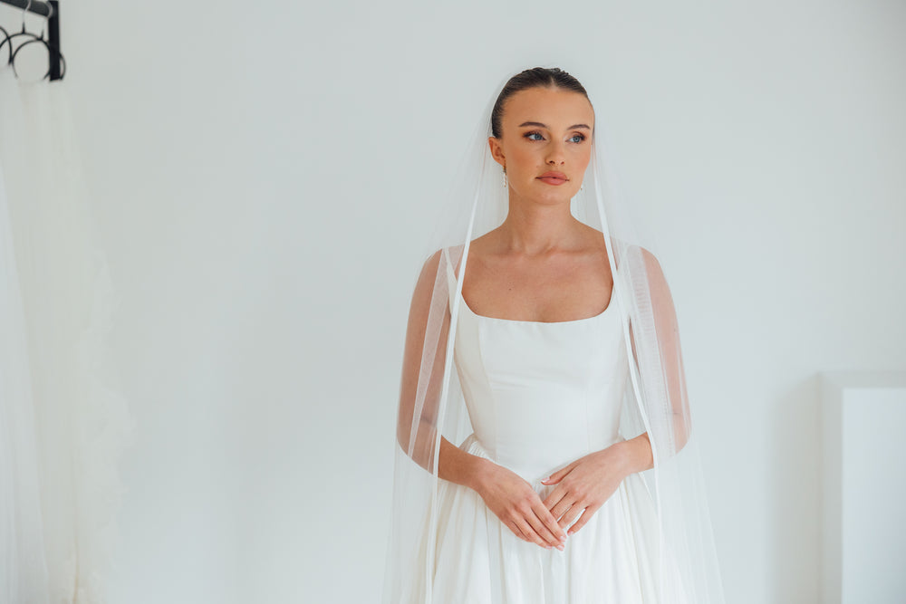 KATE. single tier veil, ribbon trim.