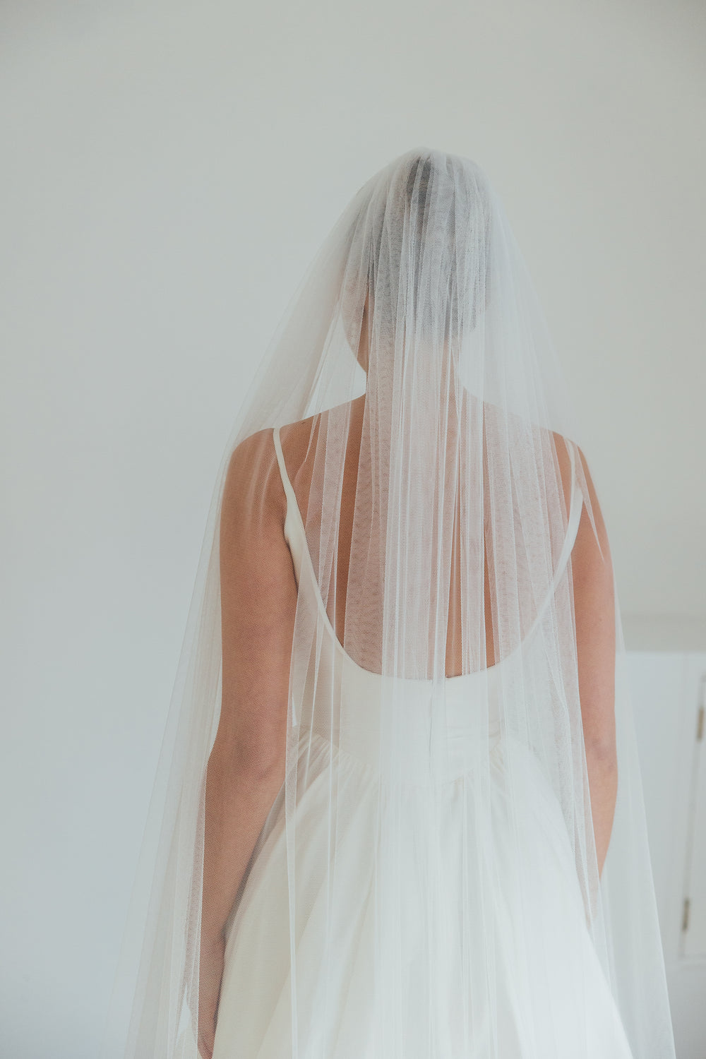 KATE. single tier veil, ribbon trim.