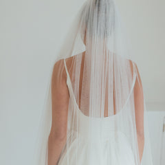 KATE. single tier veil, ribbon trim.