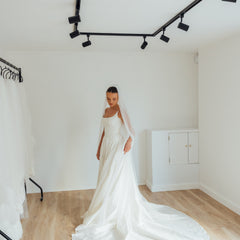 KATE. single tier veil, ribbon trim.