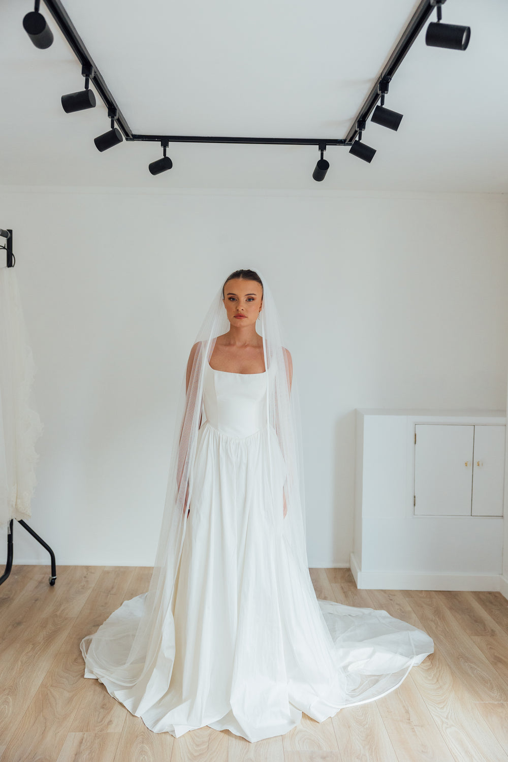 KATE. single tier veil, ribbon trim.