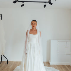 KATE. single tier veil, ribbon trim.