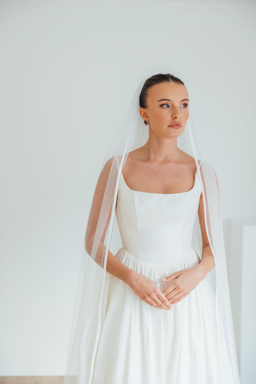 KATE. single tier veil, ribbon trim.