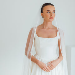 KATE. single tier veil, ribbon trim.