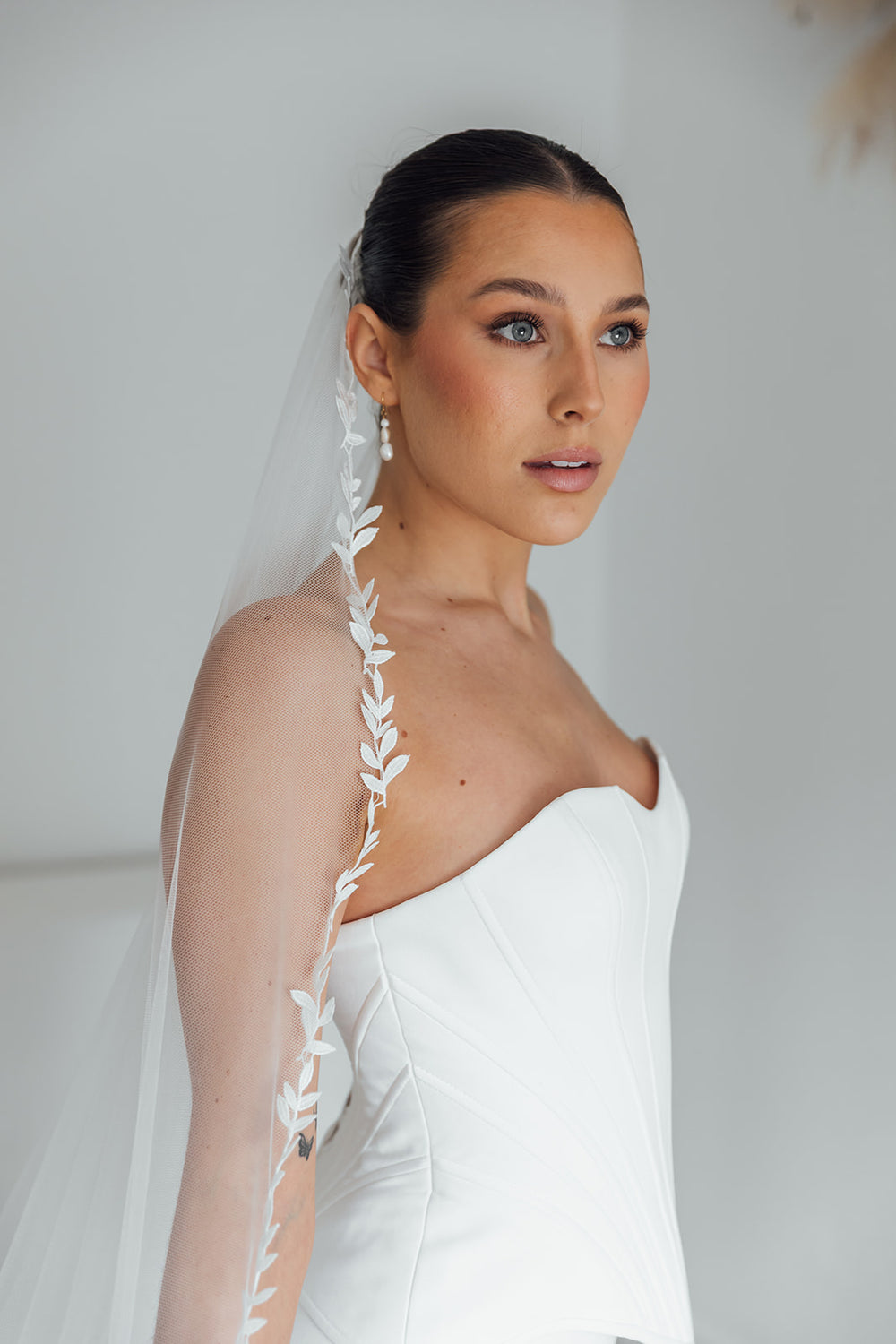 WILLOW. single tier veil, leaf detail.