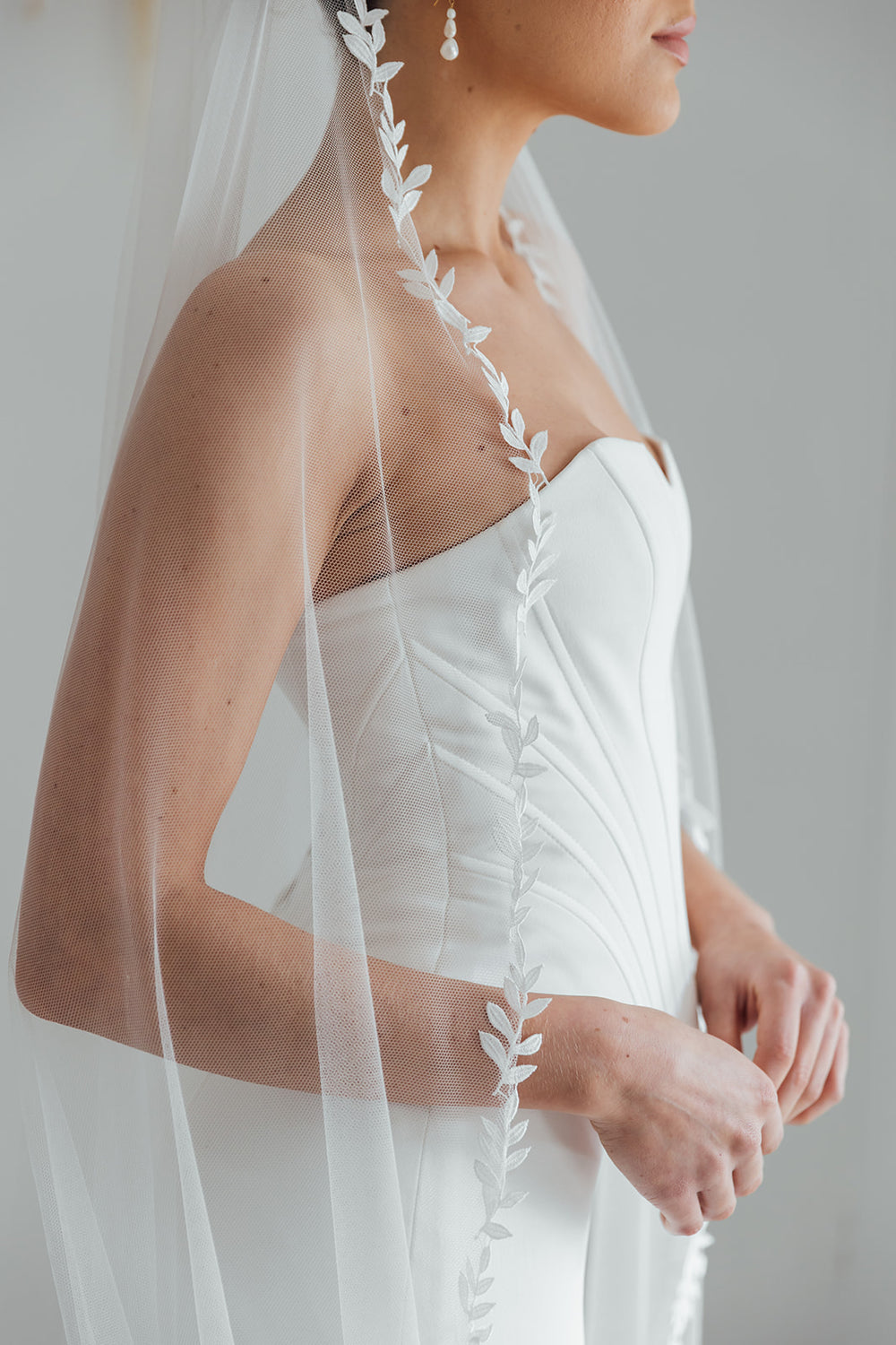 WILLOW. single tier veil, leaf detail.