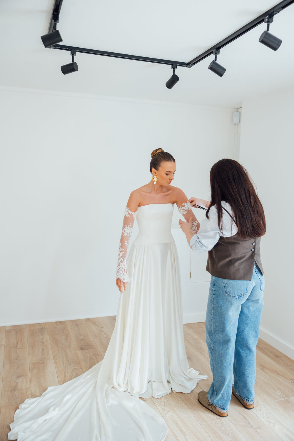 BILLIE. corded lace bridal sleeves.