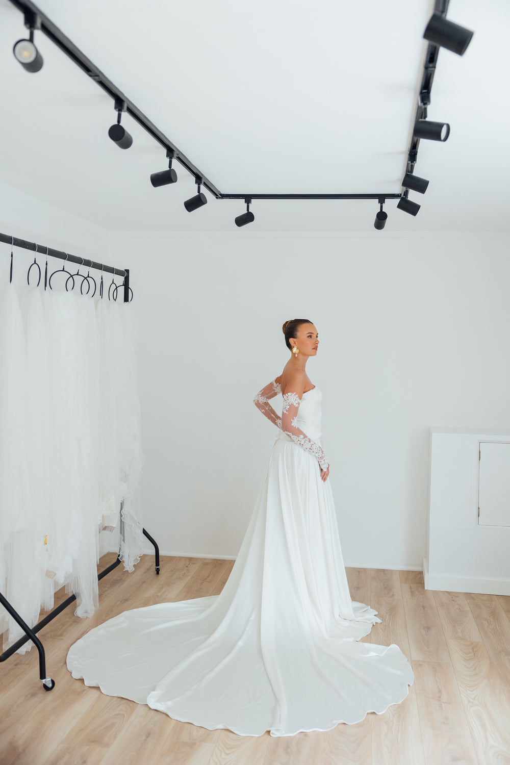 BILLIE. corded lace bridal sleeves.