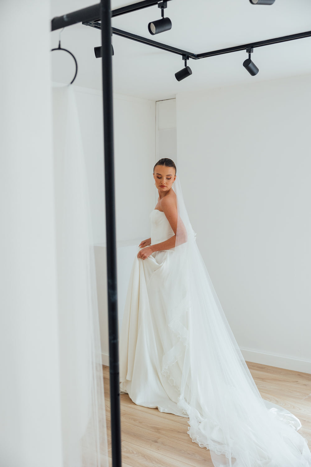 LALA. blusher veil, pearl edge ruffle trim.