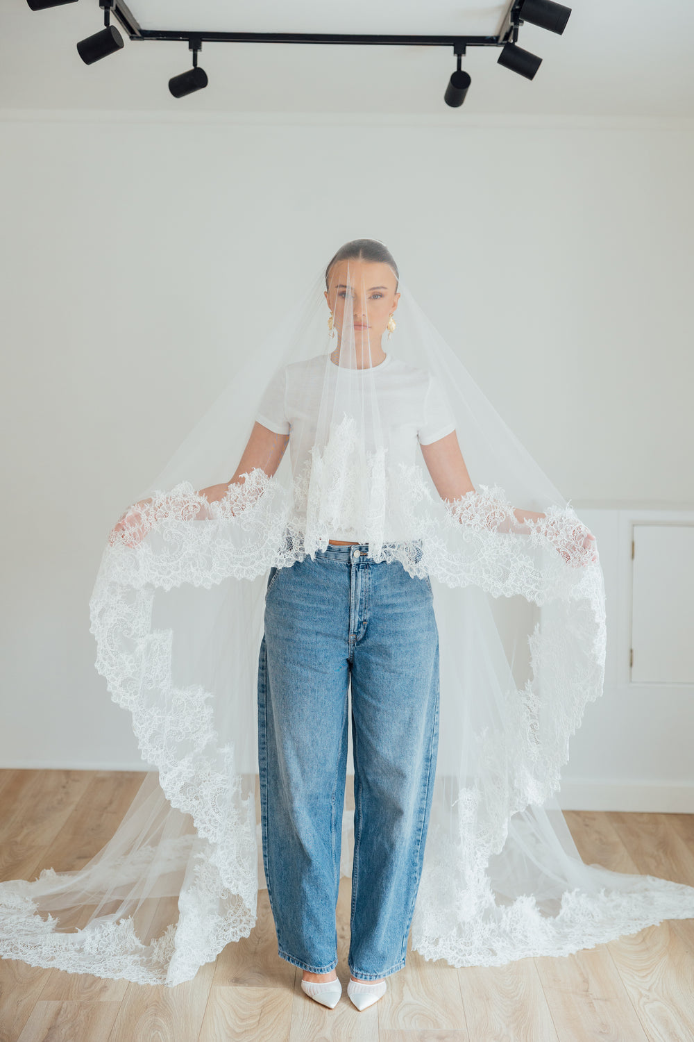 LIV. blusher veil, wide lace edge.