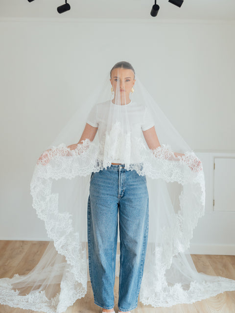 LIV. blusher veil, wide lace edge.