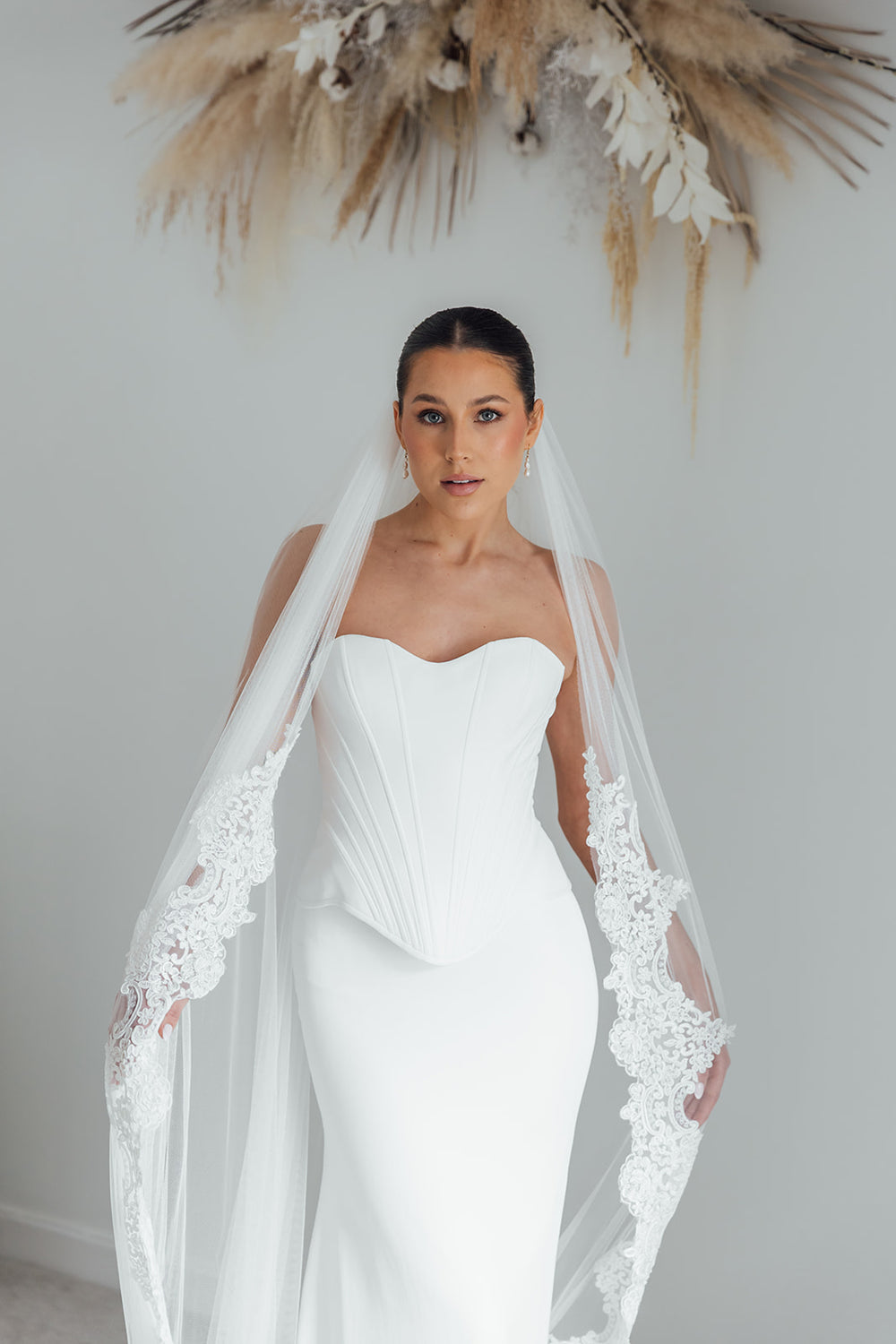 BILLIE. single tier veil, bold lace trim.