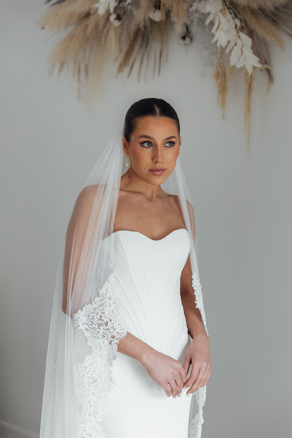 BILLIE. single tier veil, bold lace trim.