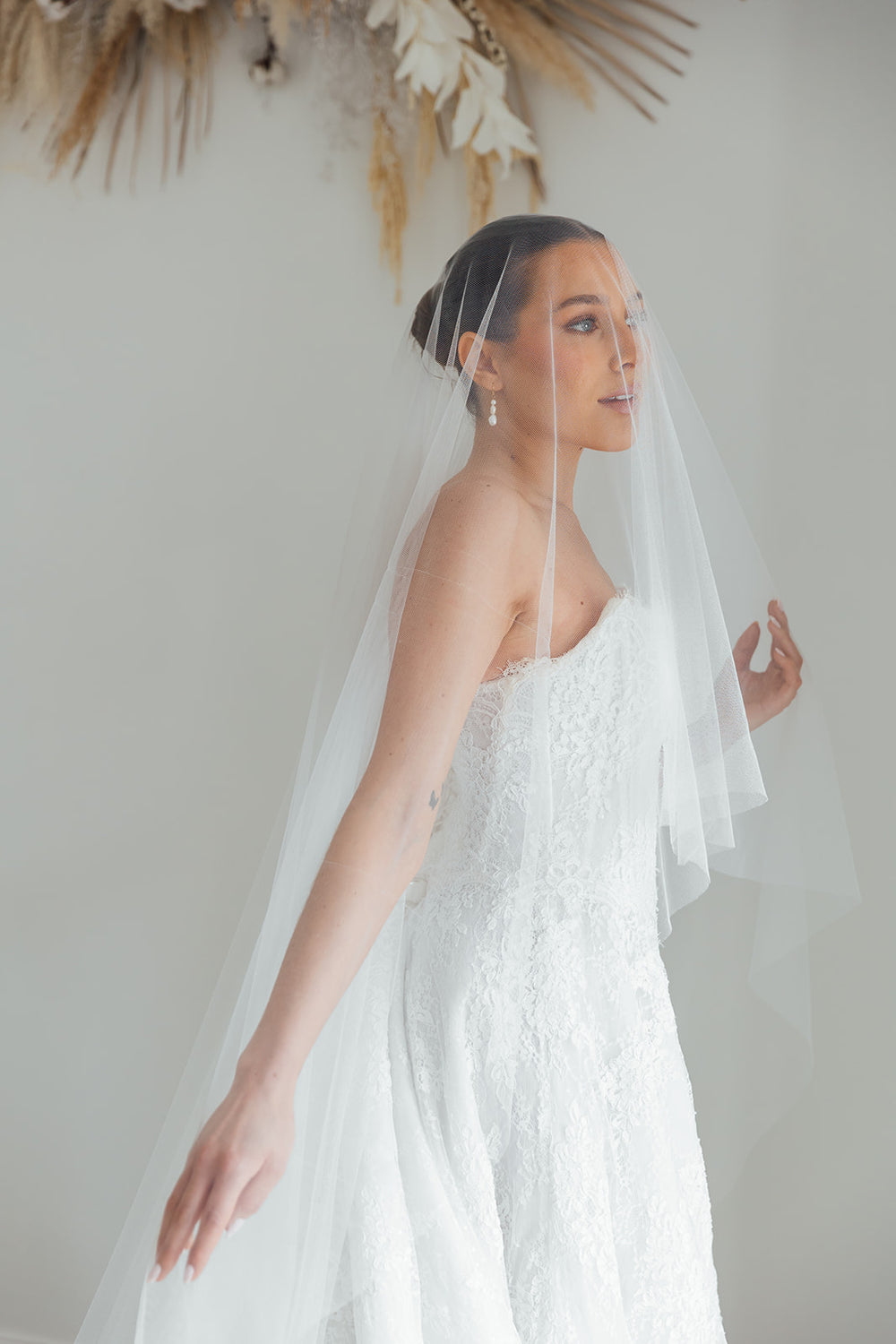 LILY. plain tulle, blusher veil.