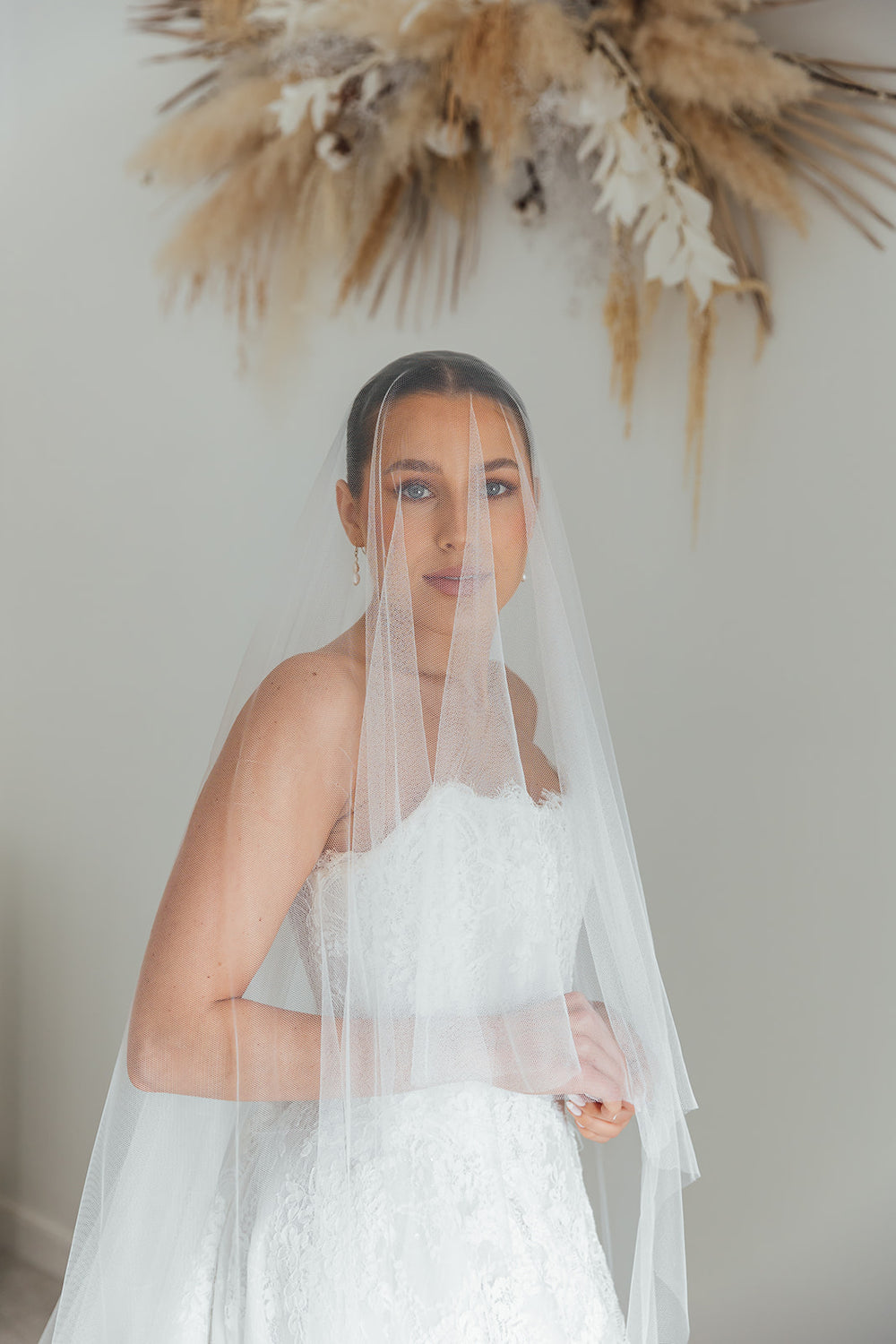 LILY. plain tulle, blusher veil.